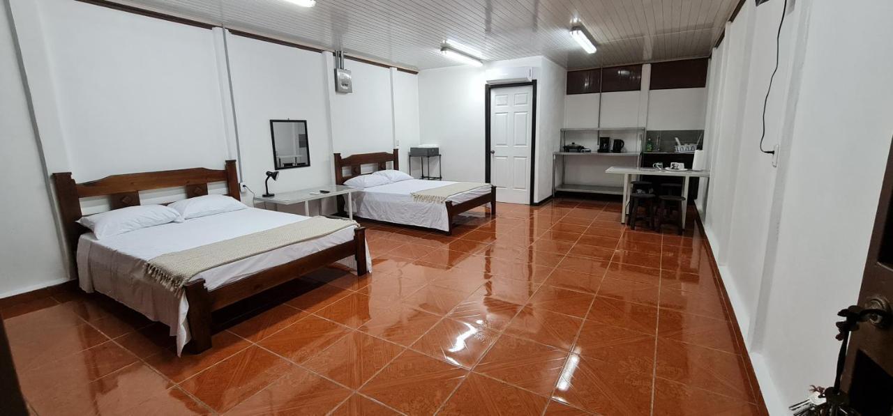 Sleep&Go! Cabina Cuadruple En Siquirres Centro - And Rafting Tour! Siqurres Da Alegria Exteriör bild