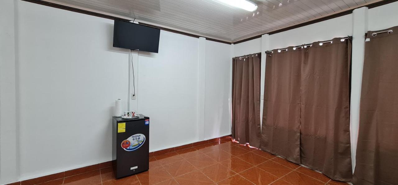 Sleep&Go! Cabina Cuadruple En Siquirres Centro - And Rafting Tour! Siqurres Da Alegria Exteriör bild