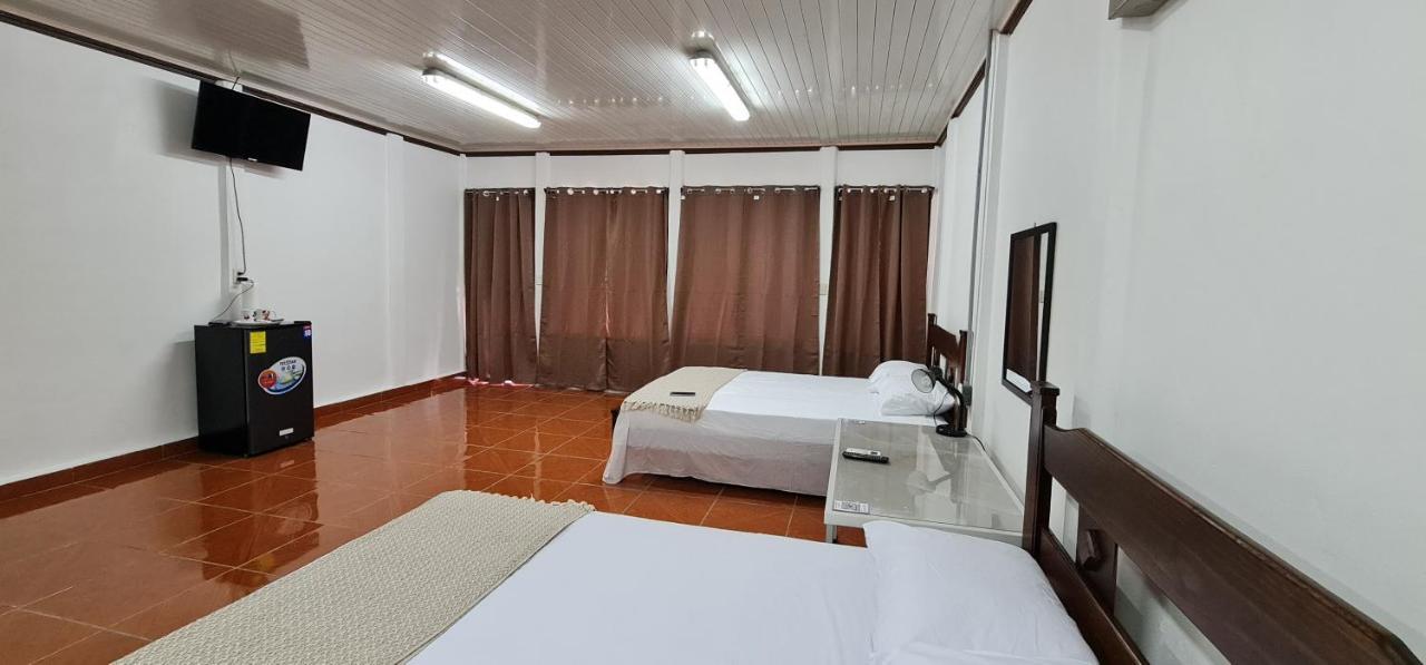 Sleep&Go! Cabina Cuadruple En Siquirres Centro - And Rafting Tour! Siqurres Da Alegria Exteriör bild