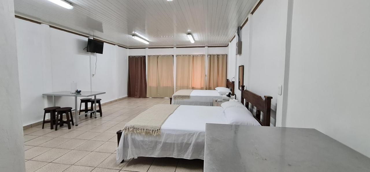 Sleep&Go! Cabina Cuadruple En Siquirres Centro - And Rafting Tour! Siqurres Da Alegria Exteriör bild