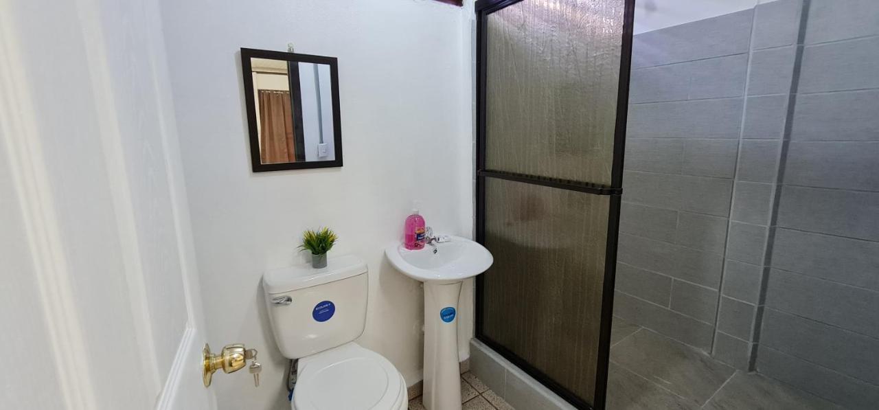 Sleep&Go! Cabina Cuadruple En Siquirres Centro - And Rafting Tour! Siqurres Da Alegria Exteriör bild