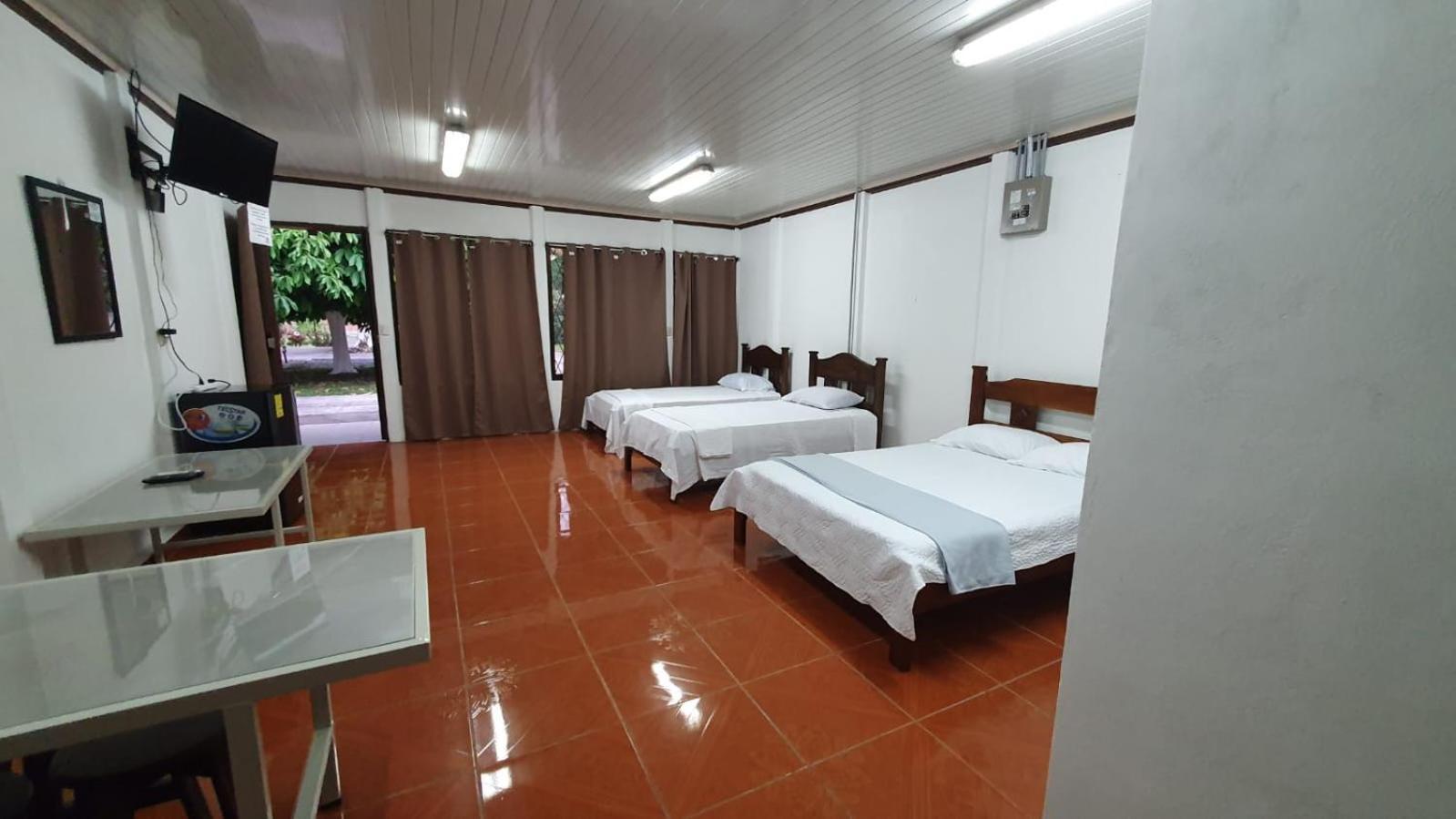 Sleep&Go! Cabina Cuadruple En Siquirres Centro - And Rafting Tour! Siqurres Da Alegria Exteriör bild