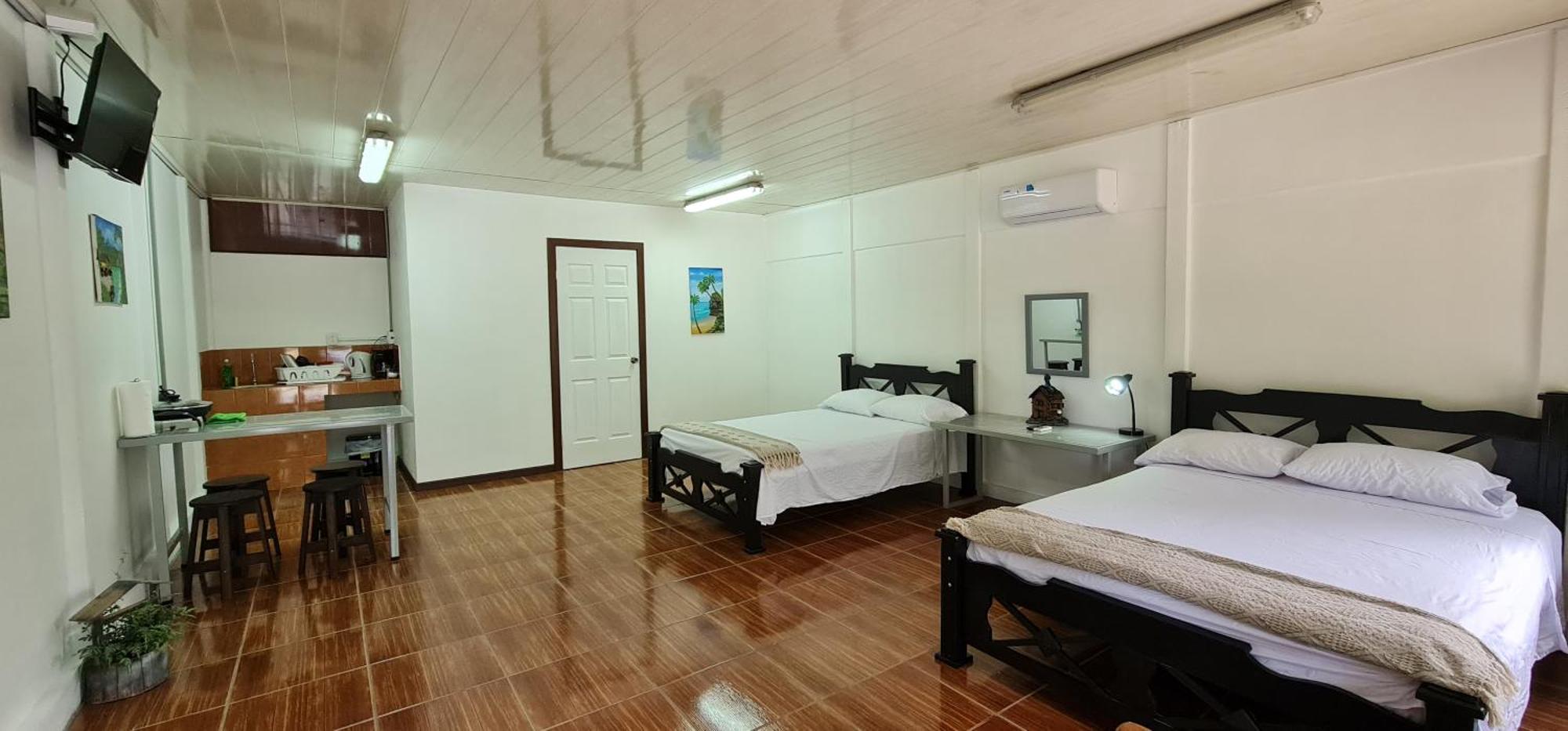Sleep&Go! Cabina Cuadruple En Siquirres Centro - And Rafting Tour! Siqurres Da Alegria Exteriör bild