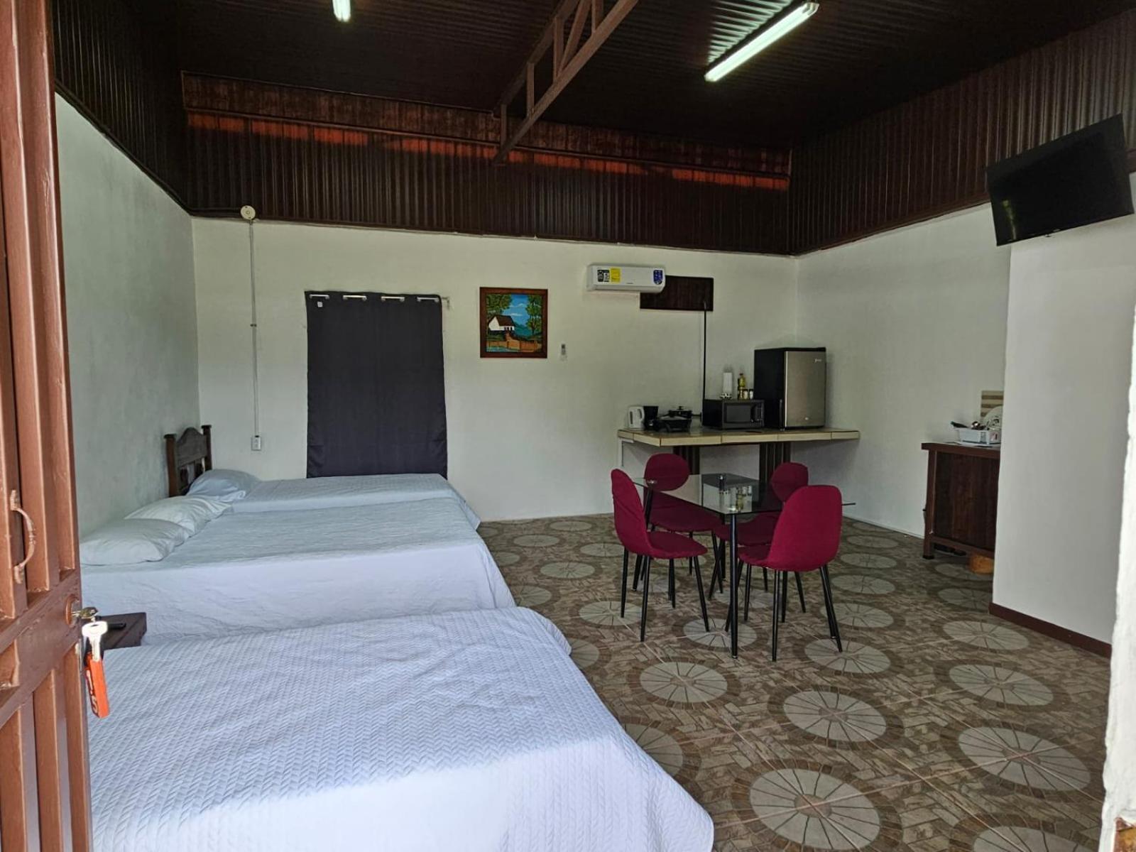 Sleep&Go! Cabina Cuadruple En Siquirres Centro - And Rafting Tour! Siqurres Da Alegria Exteriör bild